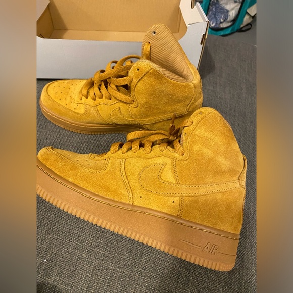 Air Force 1 High LV8 Nike - Picture 2 of 3